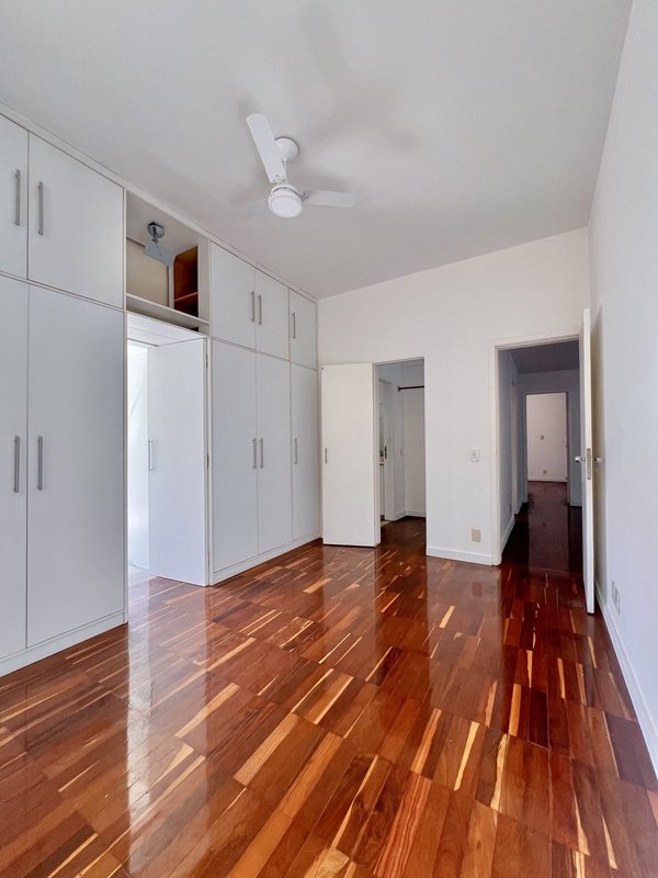 Apartamento amplo de 3 quartos na Praça do Pomar  Rio de Janeiro - 