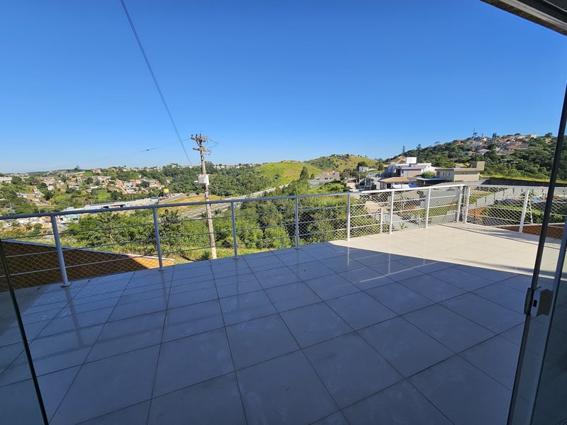 Casa com piscina à venda em condomínio fechado próximo à represa de Igaratá  Igaratá - 