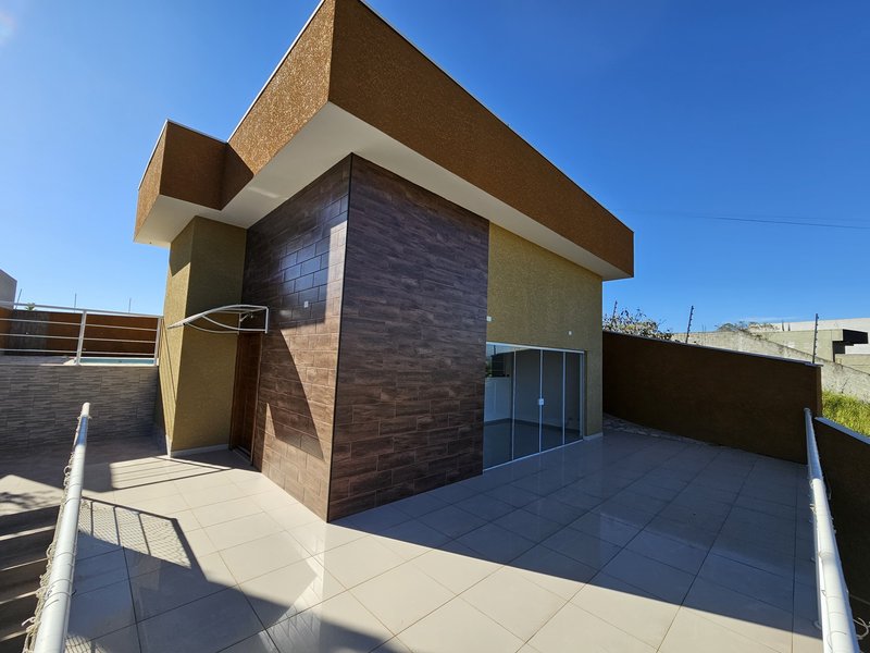 Casa com piscina à venda em condomínio fechado próximo à represa de Igaratá  Igaratá - 