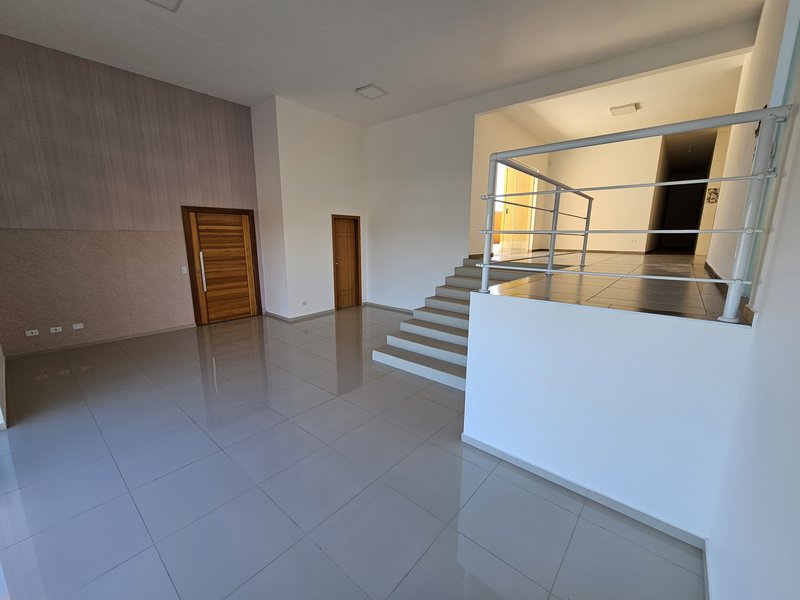 Casa com piscina à venda em condomínio fechado próximo à represa de Igaratá  Igaratá - 
