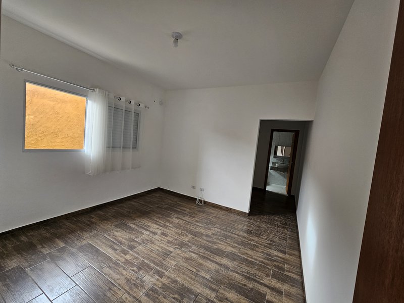 Casa com piscina à venda em condomínio fechado próximo à represa de Igaratá  Igaratá - 