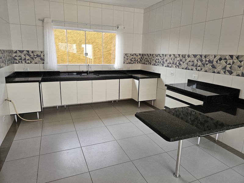 Casa com piscina à venda em condomínio fechado próximo à represa de Igaratá  Igaratá - 
