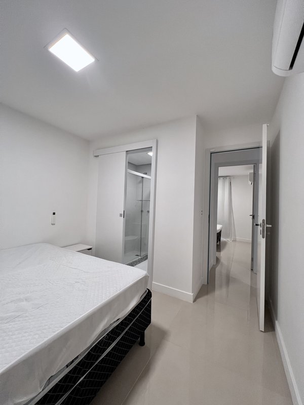 Apartamento novo com 2 suítes para locação no Jardim Oceânico  Rio de Janeiro - 