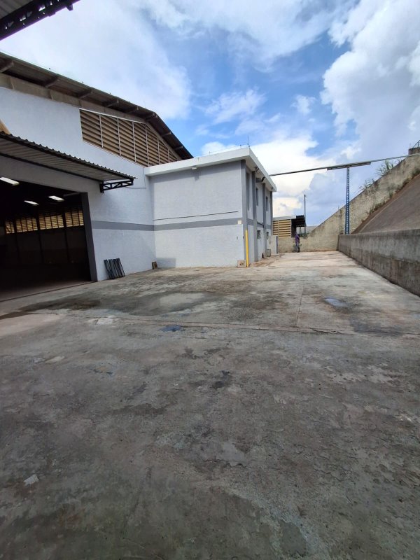 Galpão com ótima localização e fácil Acesso a Estrada dos Romeiros em Santana de Parnaíba  Santana de Parnaíba - 
