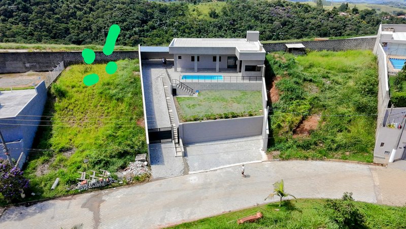 Terreno à venda em condomínio fechado próximo ao centro de Igaratá  Igaratá - 
