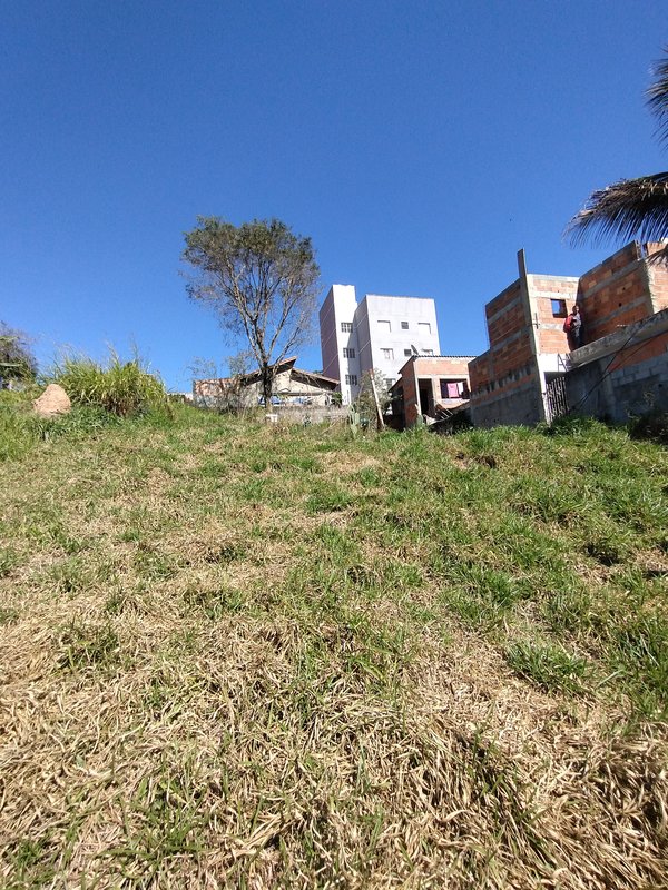 Terreno à venda com boa topografia no Mirante da Serra  Igaratá - 