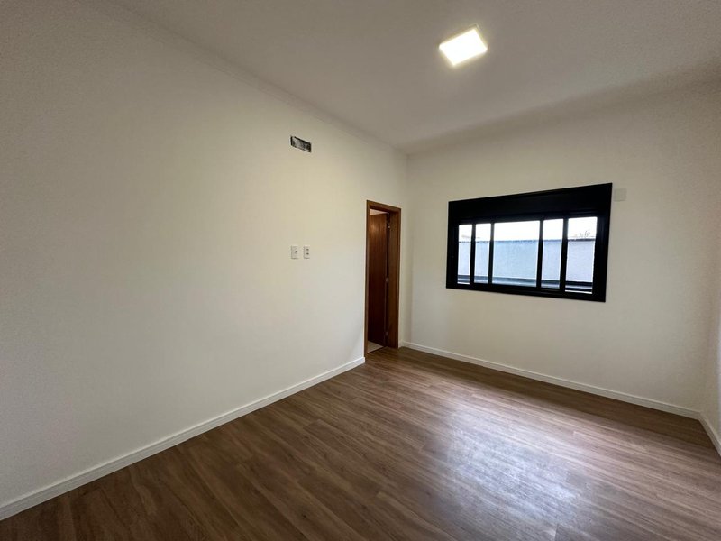 Casa Térrea à Venda no Condomínio Tamboré  Estrada Municipal Alberto Macedo Júnior Jaguariúna - 
