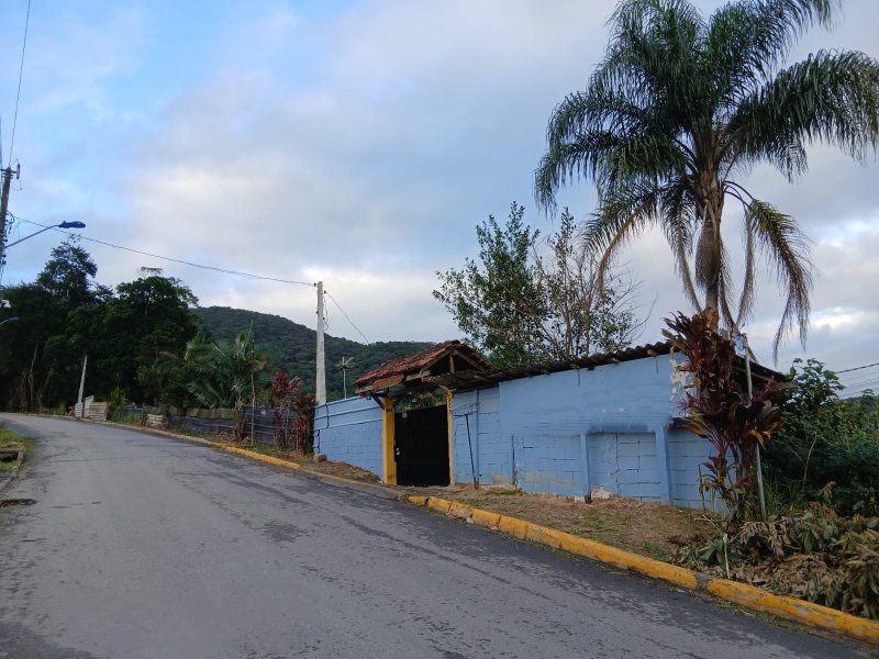 Casa de Alvenaria no bairro Sertãozinho Itapema SC Rua 902 Itapema - 