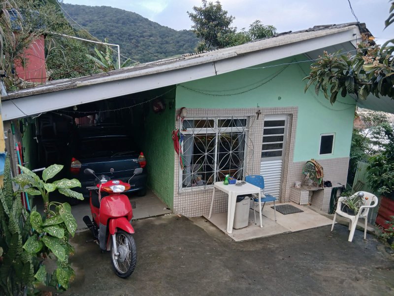 Casa de Alvenaria no bairro Sertãozinho Itapema SC Rua 902 Itapema - 