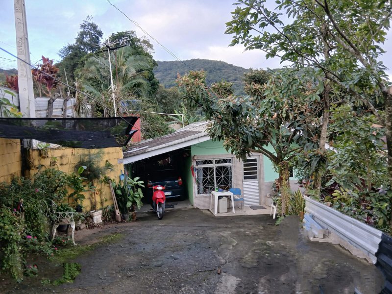 Casa de Alvenaria no bairro Sertãozinho Itapema SC Rua 902 Itapema - 