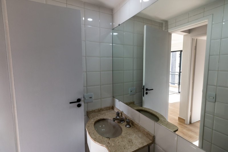 VENDO LINDO APARTAMENTO REFORMADO 60M2 - 2 QUARTOS - 1 VAGA - NOVÍSSIMO!! Rua das Fiandeiras São Paulo - 