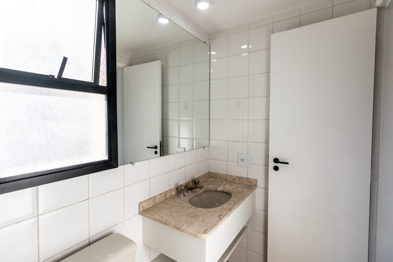 VENDO LINDO APARTAMENTO REFORMADO 60M2 - 2 QUARTOS - 1 VAGA - NOVÍSSIMO!! Rua das Fiandeiras São Paulo - 