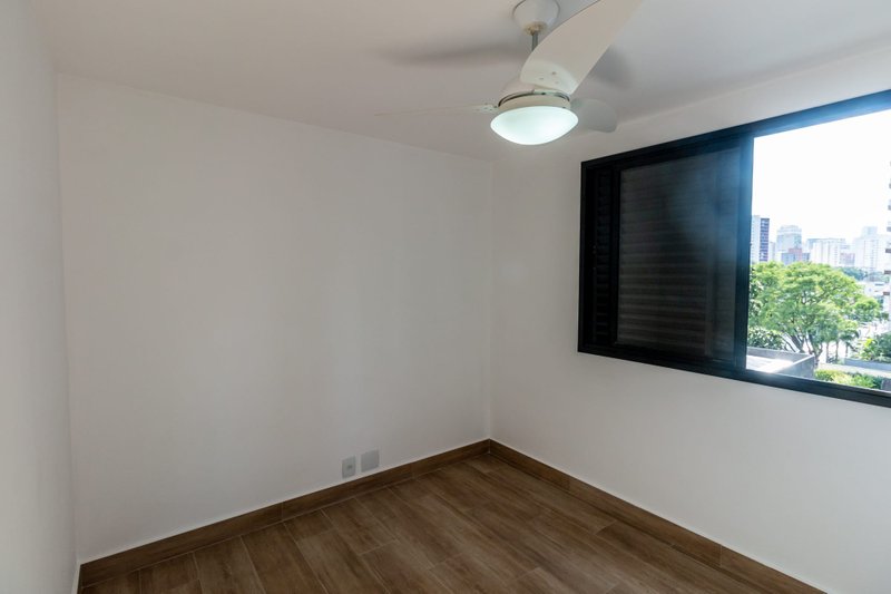 VENDO LINDO APARTAMENTO REFORMADO 60M2 - 2 QUARTOS - 1 VAGA - NOVÍSSIMO!! Rua das Fiandeiras São Paulo - 