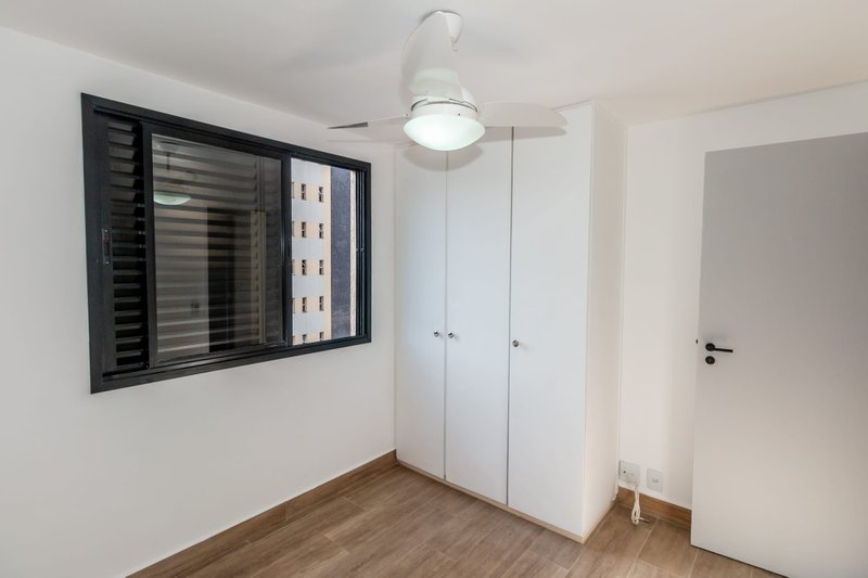 VENDO LINDO APARTAMENTO REFORMADO 60M2 - 2 QUARTOS - 1 VAGA - NOVÍSSIMO!! Rua das Fiandeiras São Paulo - 
