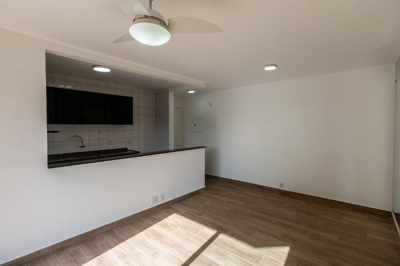 VENDO LINDO APARTAMENTO REFORMADO 60M2 - 2 QUARTOS - 1 VAGA - NOVÍSSIMO!! Rua das Fiandeiras São Paulo - 
