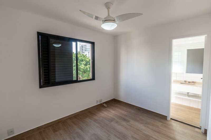 VENDO LINDO APARTAMENTO REFORMADO 60M2 - 2 QUARTOS - 1 VAGA - NOVÍSSIMO!! Rua das Fiandeiras São Paulo - 