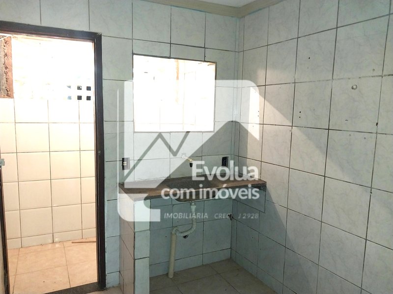 VENDO R$ 150.000 Prédio com 3 Apartamentos, Térreo, 1º e 2º por Andar, Jardim Placaford  Salvador - 