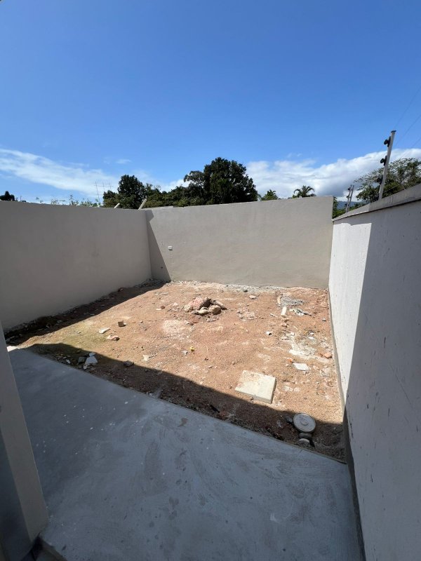 🏡 Oportunidade Imperdível – Casa à Venda no Golfinho  Caraguatatuba - 