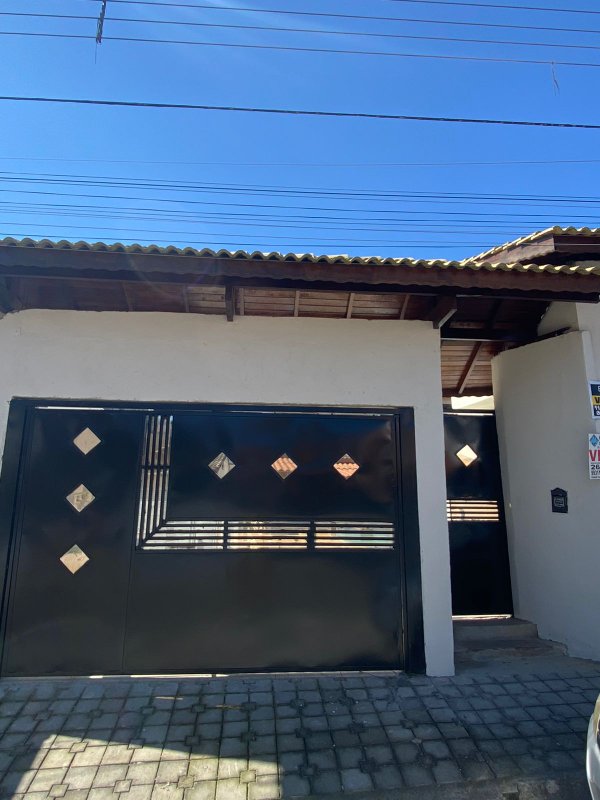 Sobrado com Piscina , 3 dormitórios, sendo 1 suíte master com sacada - Residencial Mirage  Mogi das Cruzes - 