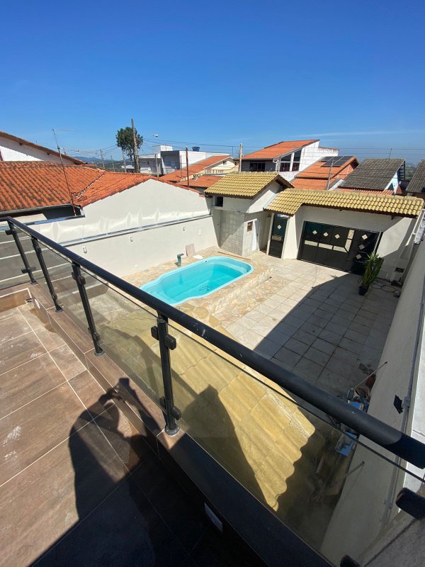 Sobrado com Piscina , 3 dormitórios, sendo 1 suíte master com sacada - Residencial Mirage  Mogi das Cruzes - 