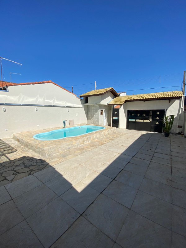 Sobrado com Piscina , 3 dormitórios, sendo 1 suíte master com sacada - Residencial Mirage  Mogi das Cruzes - 