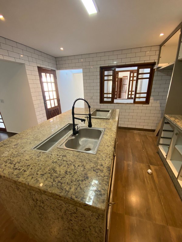 Sobrado com Piscina , 3 dormitórios, sendo 1 suíte master com sacada - Residencial Mirage  Mogi das Cruzes - 