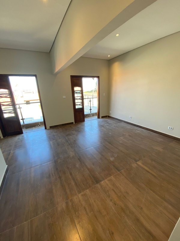 Sobrado com Piscina , 3 dormitórios, sendo 1 suíte master com sacada - Residencial Mirage  Mogi das Cruzes - 