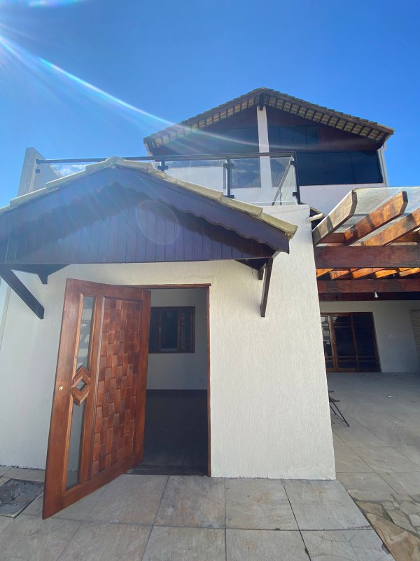 Sobrado com Piscina , 3 dormitórios, sendo 1 suíte master com sacada - Residencial Mirage  Mogi das Cruzes - 