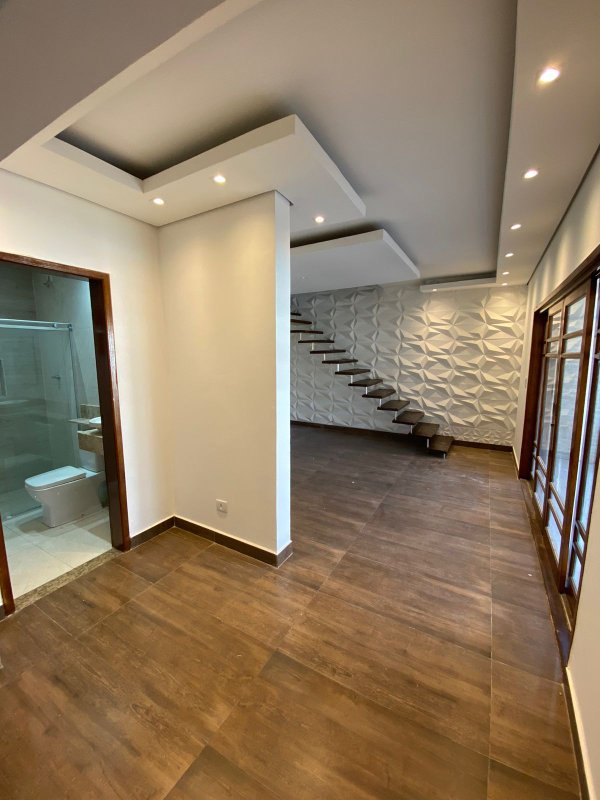 Sobrado com Piscina , 3 dormitórios, sendo 1 suíte master com sacada - Residencial Mirage  Mogi das Cruzes - 