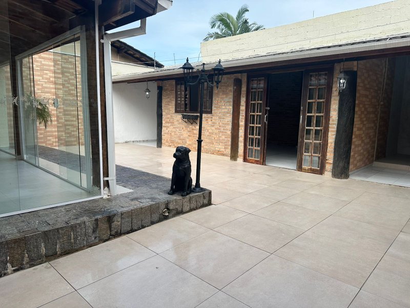 🏡 Casa completa, com estrutura para sobrado e segurança total!  Caraguatatuba - 