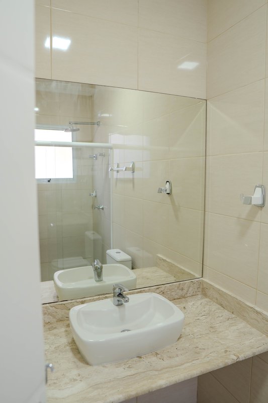 Casa à venda em condomínio alto padrão Rua Sabiá Santana de Parnaíba - 