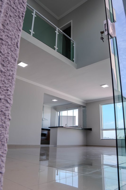 Casa à venda em condomínio alto padrão Rua Sabiá Santana de Parnaíba - 