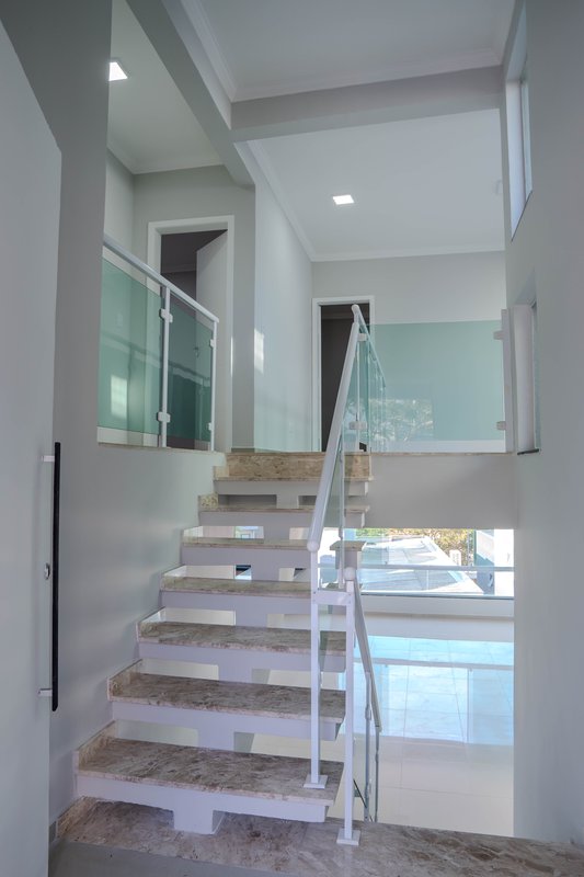 Casa à venda em condomínio alto padrão Rua Sabiá Santana de Parnaíba - 