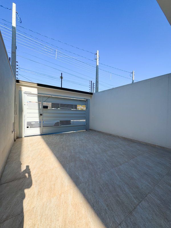 Sobrado novo com três suites, acabamento alta qualidade, proxímo ao centro de Arujá Rua Elpidio Ferreira Guimarães Arujá - 