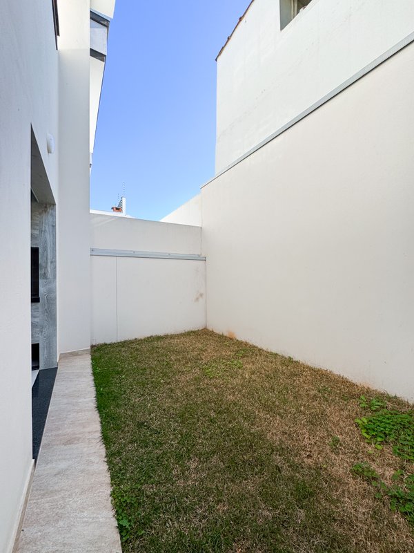 Sobrado novo com três suites, acabamento alta qualidade, proxímo ao centro de Arujá Rua Elpidio Ferreira Guimarães Arujá - 