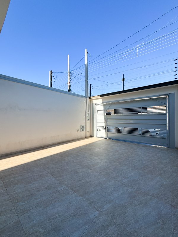 Sobrado novo com três suites, acabamento alta qualidade, proxímo ao centro de Arujá Rua Elpidio Ferreira Guimarães Arujá - 