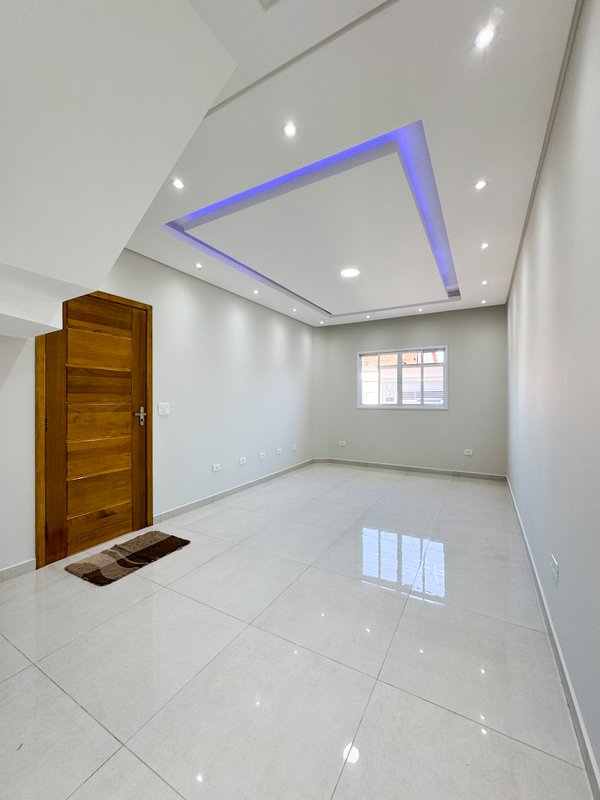 Sobrado novo com três suites, acabamento alta qualidade, proxímo ao centro de Arujá Rua Elpidio Ferreira Guimarães Arujá - 