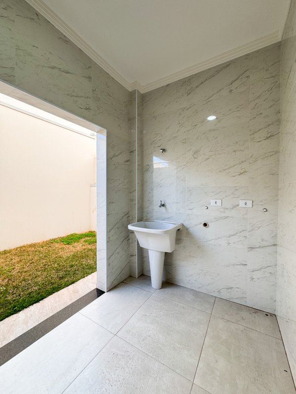 Sobrado novo com três suites, acabamento alta qualidade, proxímo ao centro de Arujá Rua Elpidio Ferreira Guimarães Arujá - 