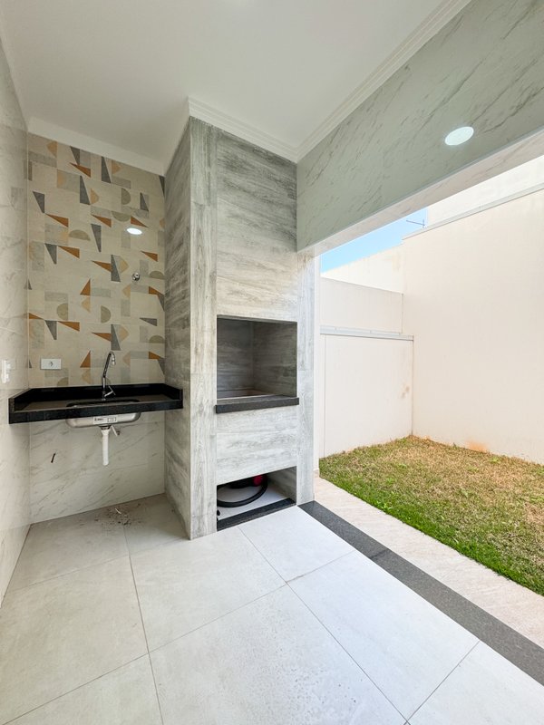 Sobrado novo com três suites, acabamento alta qualidade, proxímo ao centro de Arujá Rua Elpidio Ferreira Guimarães Arujá - 