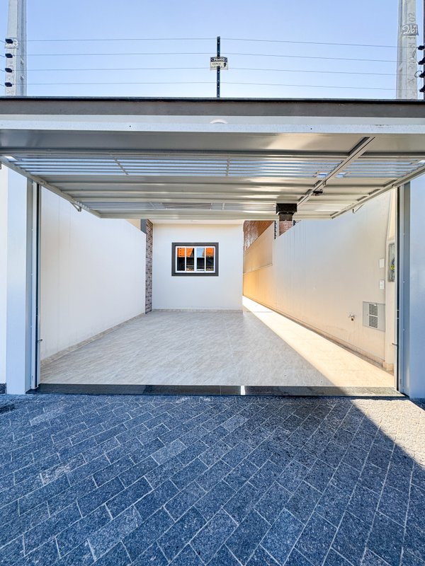 Sobrado novo com três suites, acabamento alta qualidade, proxímo ao centro de Arujá Rua Elpidio Ferreira Guimarães Arujá - 