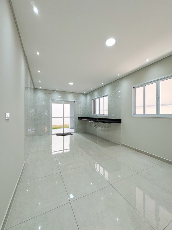 Sobrado novo com três suites, acabamento alta qualidade, proxímo ao centro de Arujá Rua Elpidio Ferreira Guimarães Arujá - 