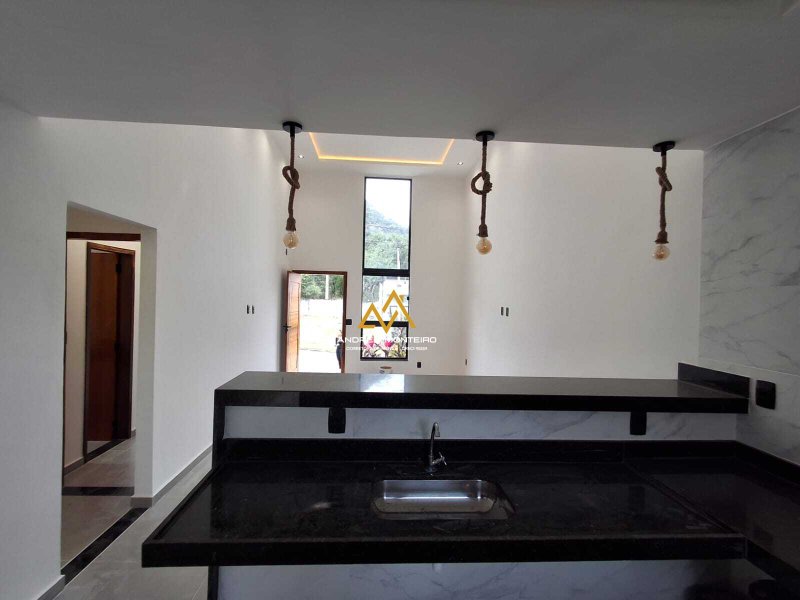 Casa com 3 dormitórios à venda, 114 m² por R$ 490.000,00 - Caxito - Maricá/RJ Estrada do Caxito Maricá - 