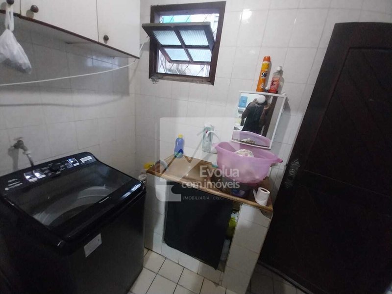 Casa solta a venda 220.000,00 - 3/4, garagem e varanda - Itapuã  Salvador - 