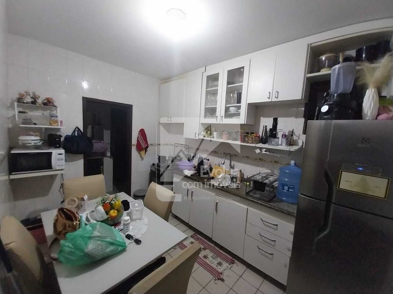 Casa solta a venda 220.000,00 - 3/4, garagem e varanda - Itapuã  Salvador - 