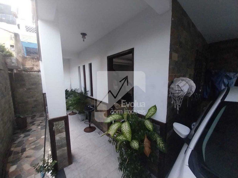 Casa solta a venda 220.000,00 - 3/4, garagem e varanda - Itapuã  Salvador - 