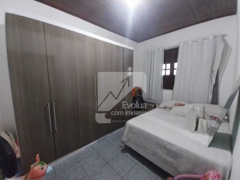 Casa solta a venda 220.000,00 - 3/4, garagem e varanda - Itapuã  Salvador - 