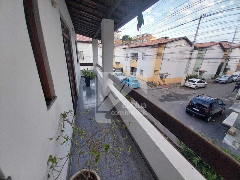 Casa solta a venda 220.000,00 - 3/4, garagem e varanda - Itapuã  Salvador - 