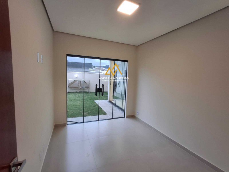 Casa com 3 dormitórios, 1 suíte, Área gourmet à venda, 125 m² por R$ 660.000 - Pindobas Estrada Henfil Maricá - 