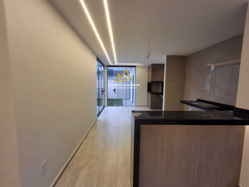 Casa com 3 dormitórios, 1 suíte, Área gourmet à venda, 125 m² por R$ 660.000 - Pindobas Estrada Henfil Maricá - 