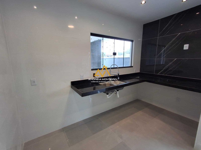 Casa de Condomínio à Venda com 3 quartos, 3 banheiros, 100m² a partir de R$ 560.000,00 Rodovia. Vereador Oldemar Guedes Figueiredo Maricá - 